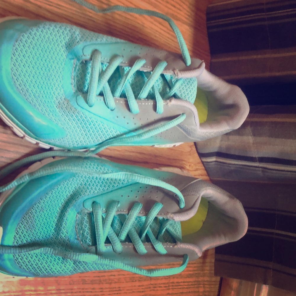 Champion tennis shoes 7 1/2